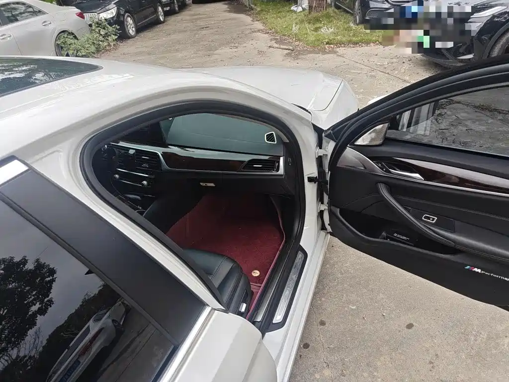 BMW 5 Series — миниатюра 20