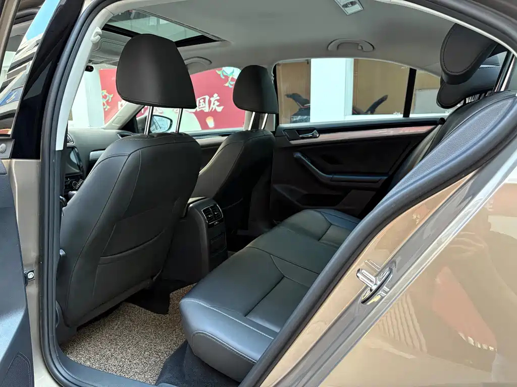 Volkswagen Sagitar — миниатюра 6