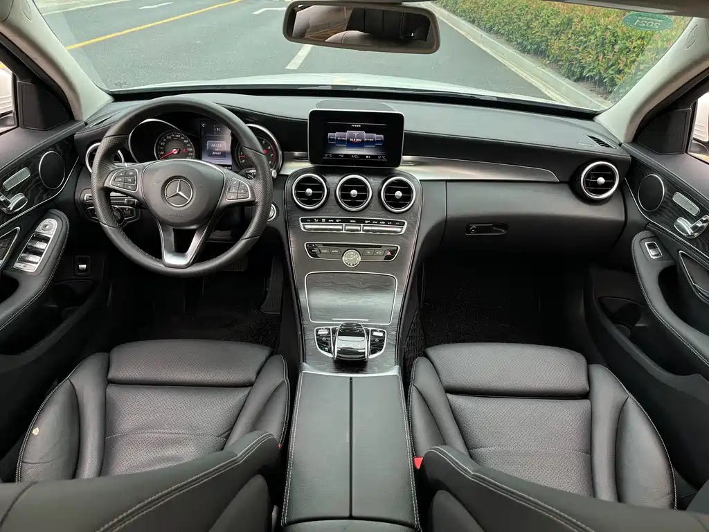 Mercedes-Benz C-Class — миниатюра 16