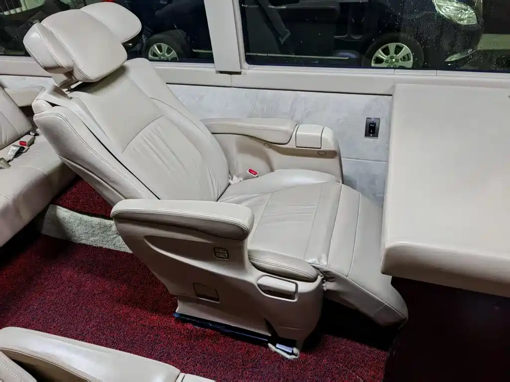 Toyota Coaster — миниатюра 7