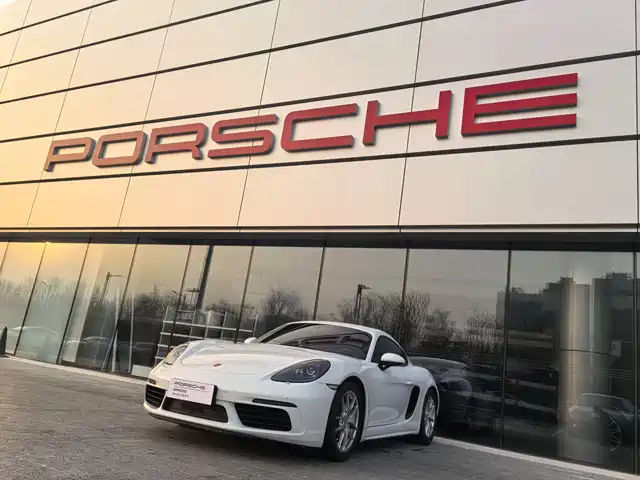 PORSCHE 718