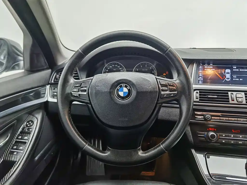 BMW 5 Series — миниатюра 11