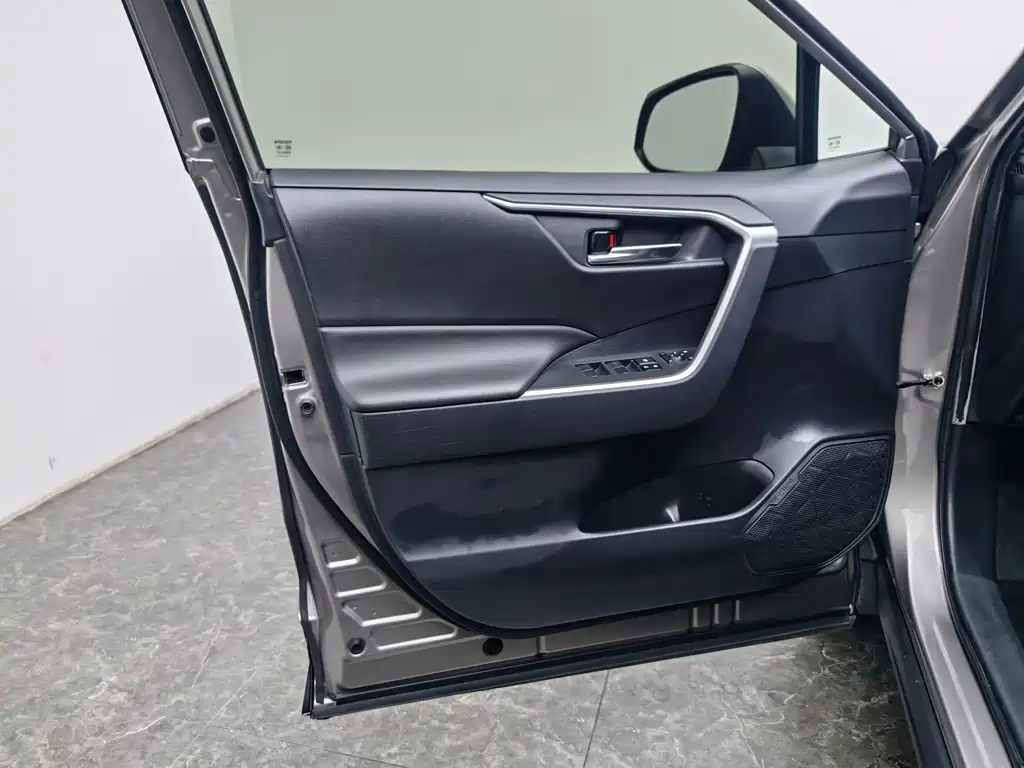 Toyota RAV4 — миниатюра 19