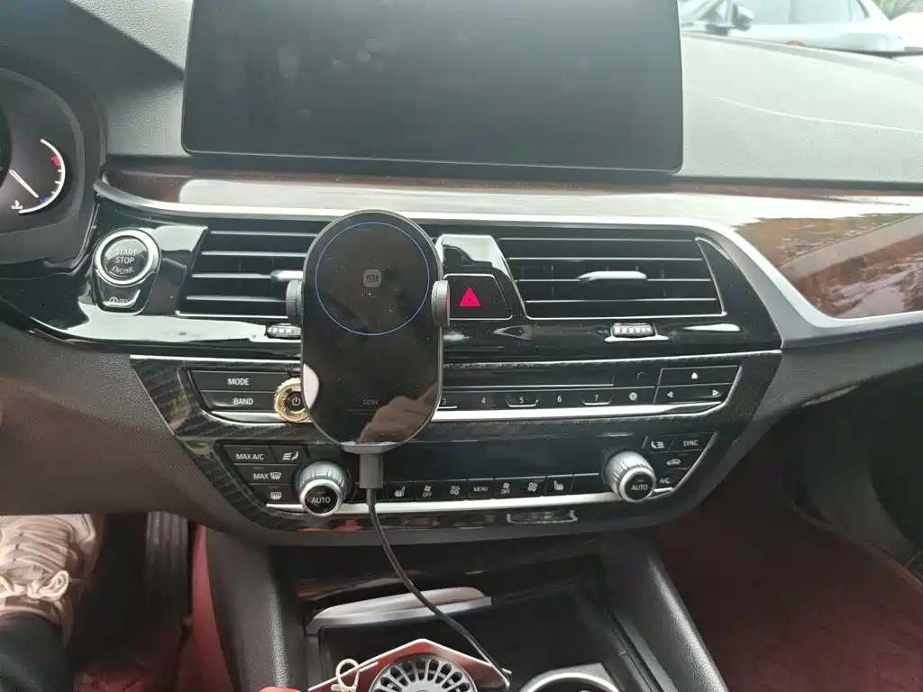BMW 5 Series — миниатюра 10