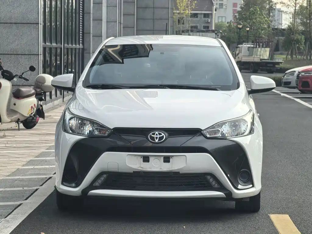 Toyota Yaris L — миниатюра 2