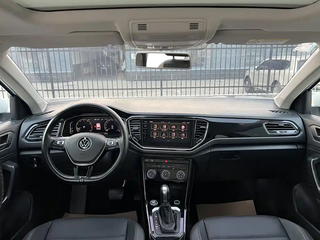 Volkswagen T-Roc — миниатюра 12