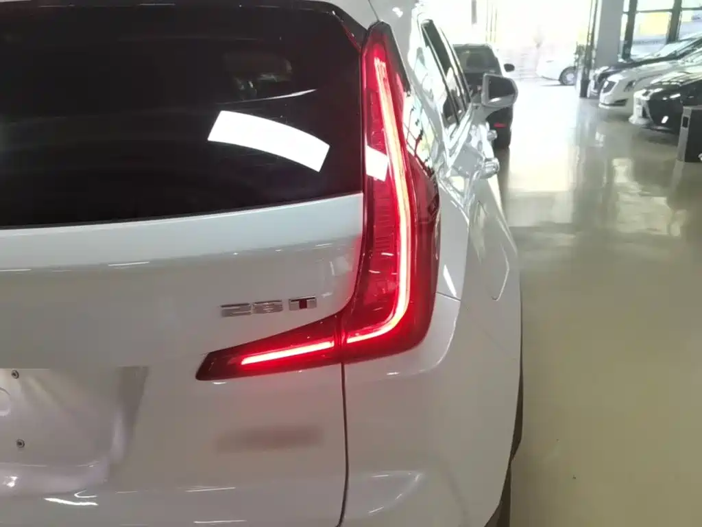 Cadillac XT4 — миниатюра 8