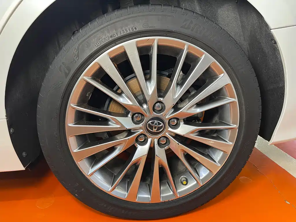 Toyota Camry — миниатюра 19