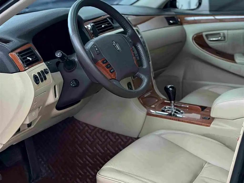 Toyota Crown — миниатюра 4