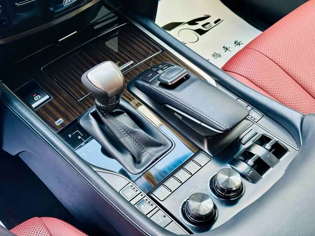 Lexus LX — миниатюра 8