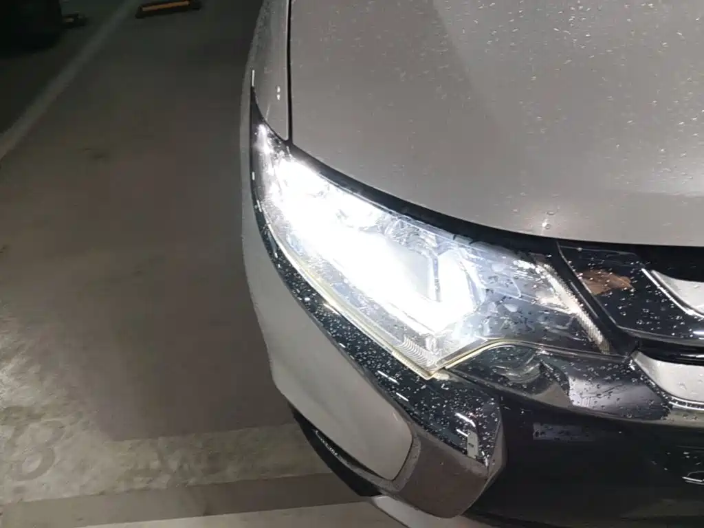Mitsubishi Outlander — миниатюра 11