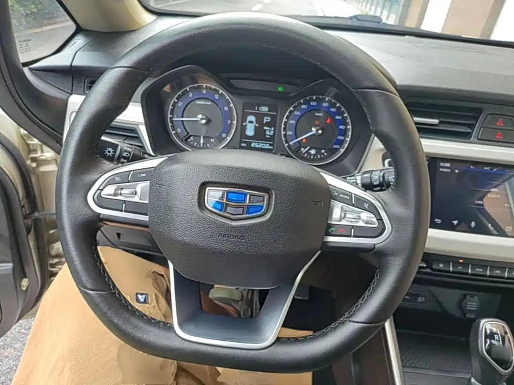 Geely Vision X3 — миниатюра 11