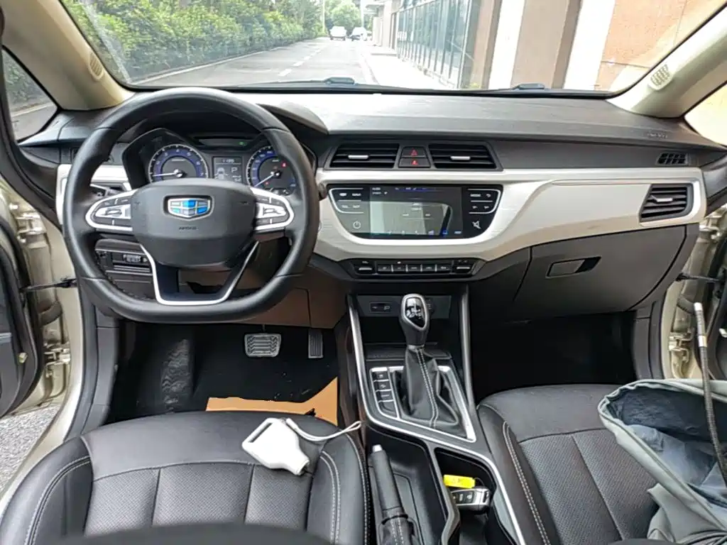 Geely Vision X3 — миниатюра 10