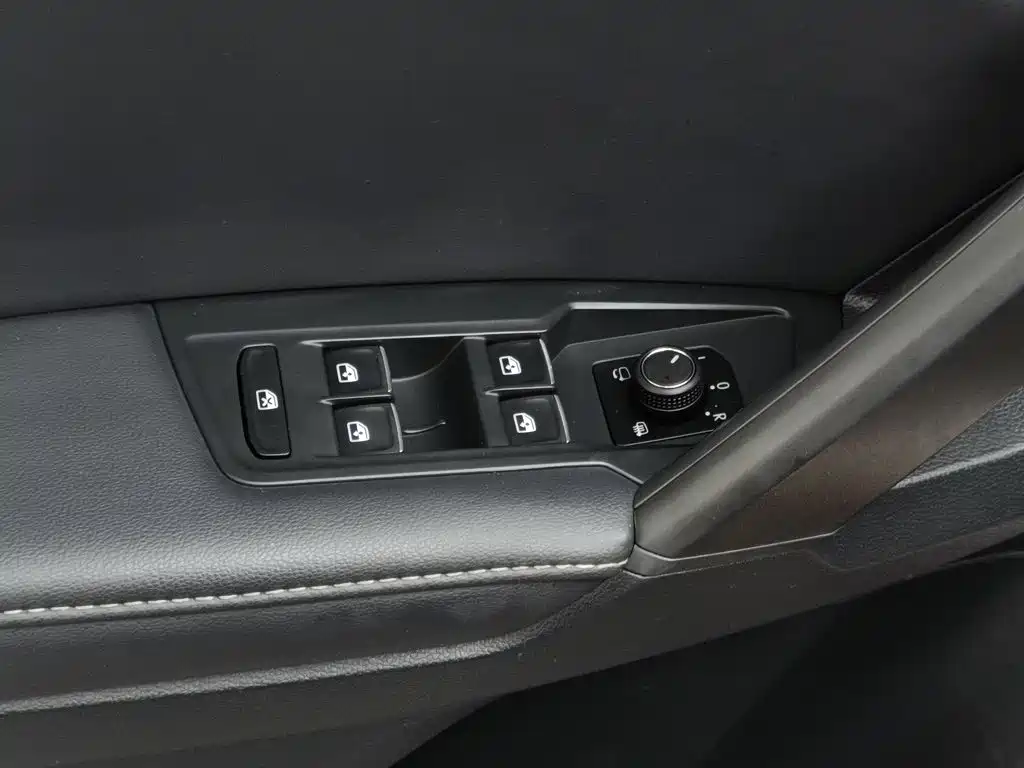 Volkswagen Tiguan L — миниатюра 9