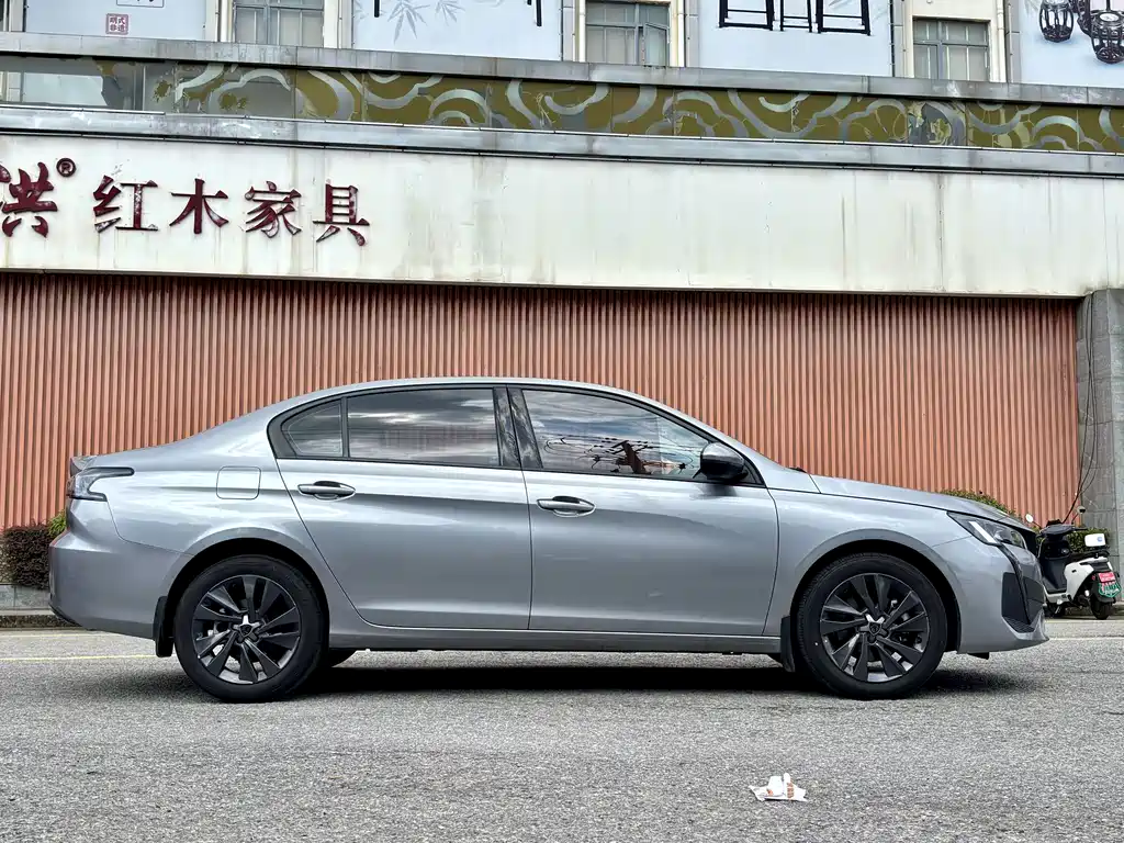 Peugeot 408 — миниатюра 2