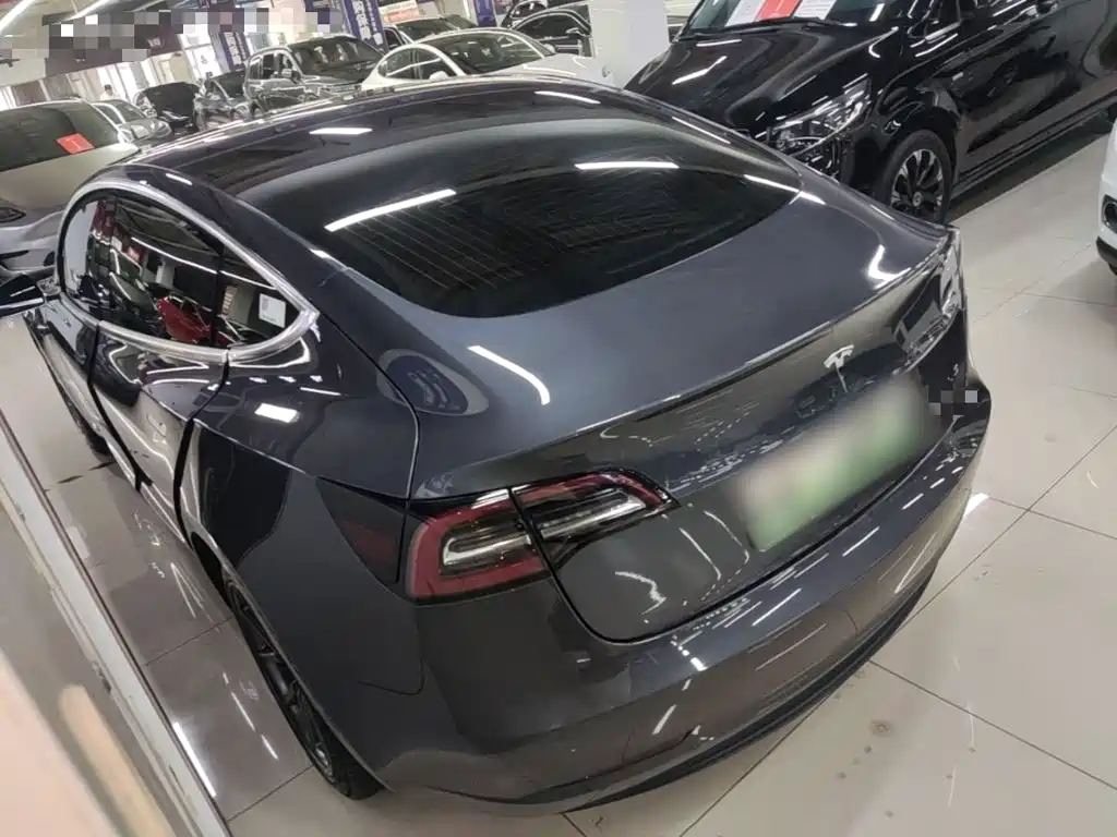 Tesla Model 3 — миниатюра 5