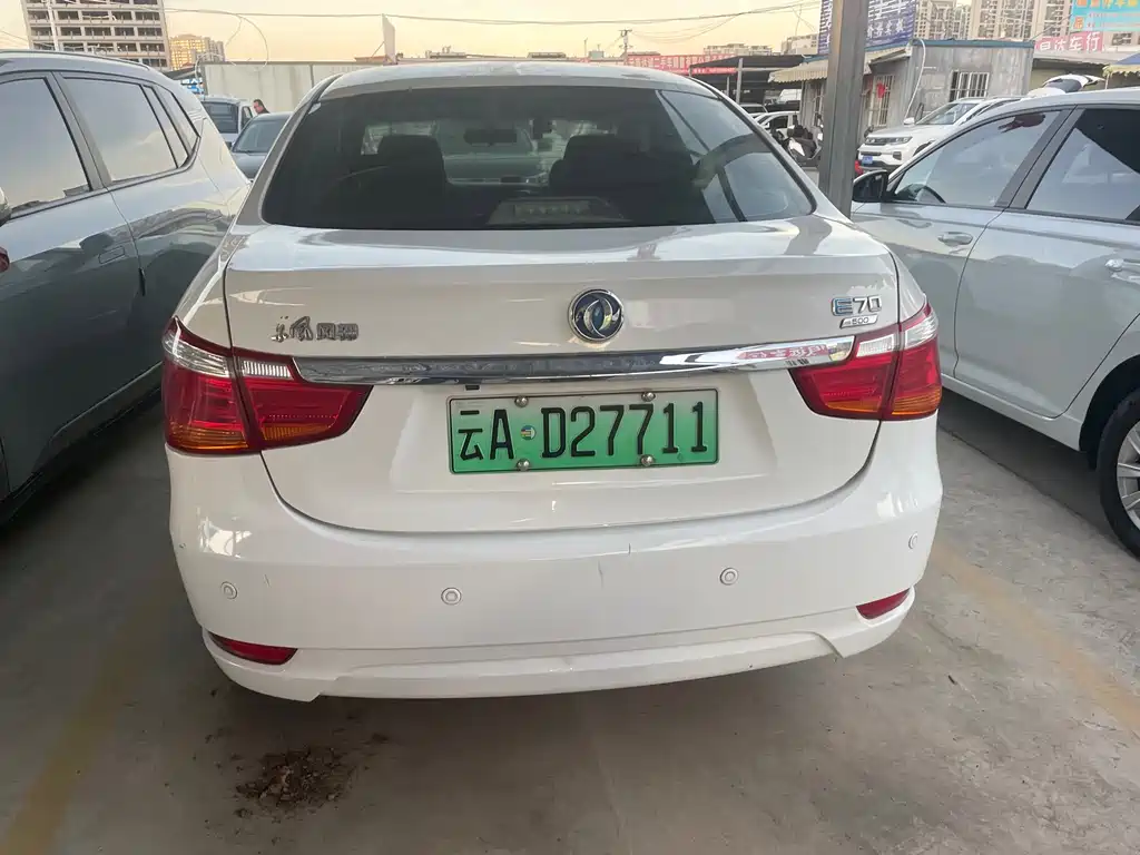 DONGFENG E70
