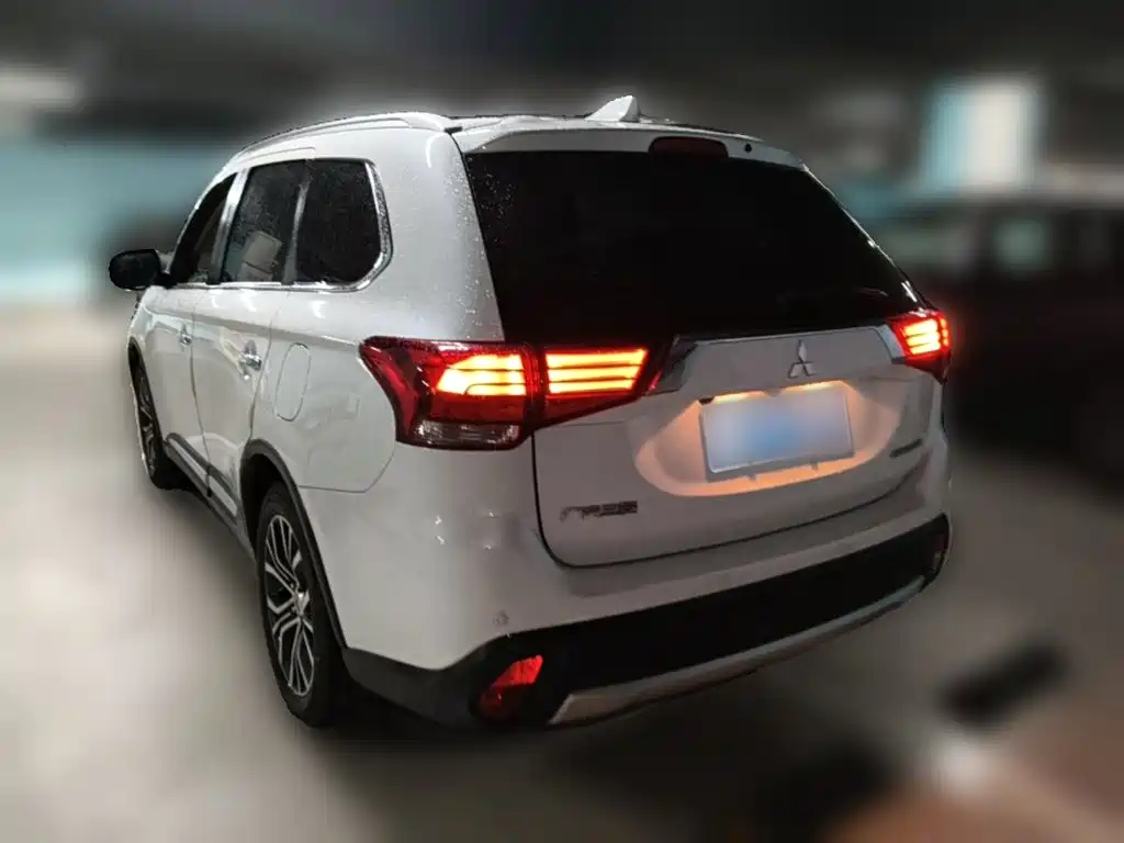 Mitsubishi Outlander — миниатюра 7