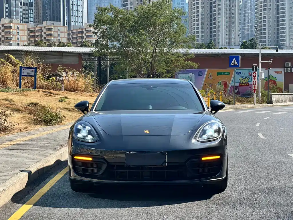 PORSCHE PANAMERA