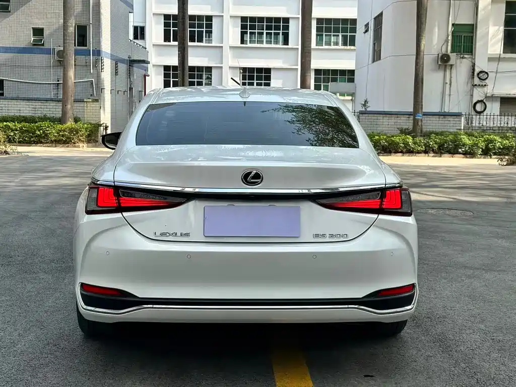 LEXUS ES