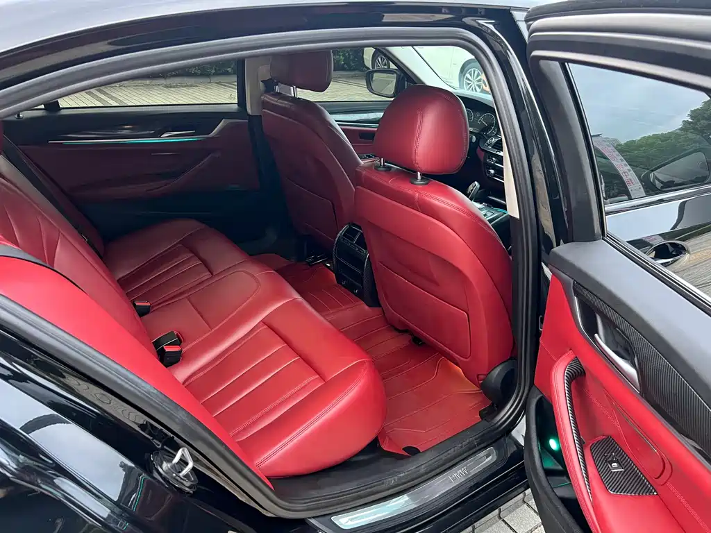 BMW 5 Series — миниатюра 9