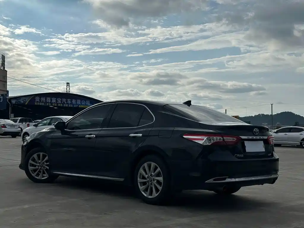 Toyota Camry — миниатюра 11