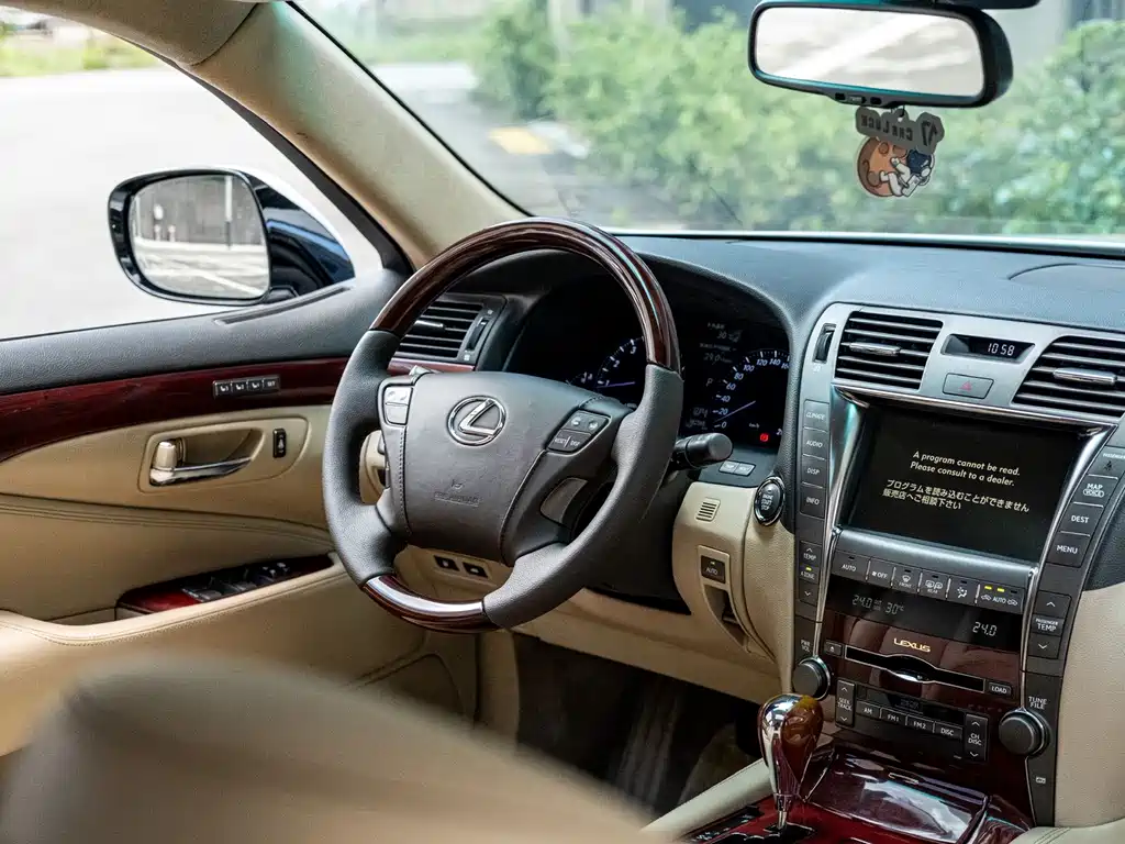 Lexus LS — миниатюра 10