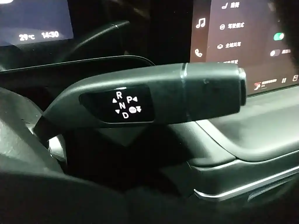 XPeng P7 — миниатюра 14