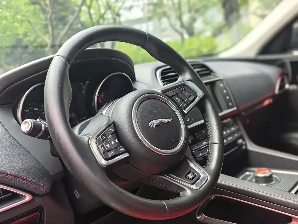 Jaguar F-PACE — миниатюра 20