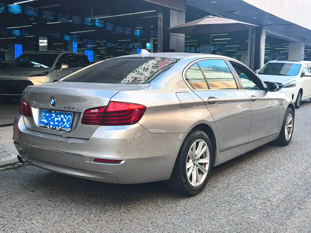 BMW 5 Series — миниатюра 4