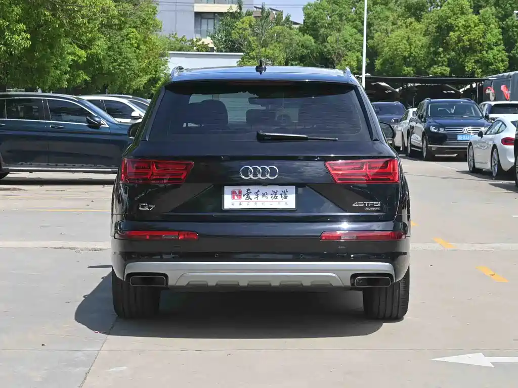 Audi Q7 — миниатюра 5