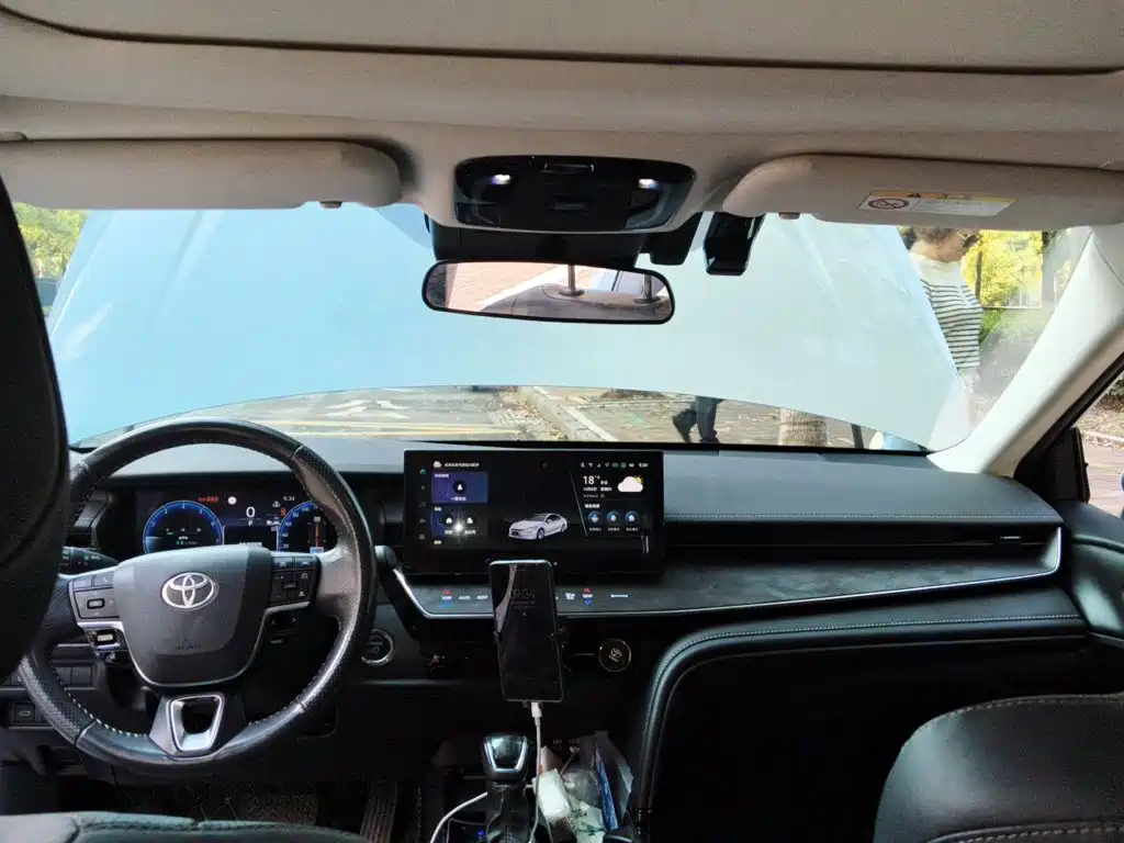 Toyota Camry — миниатюра 14