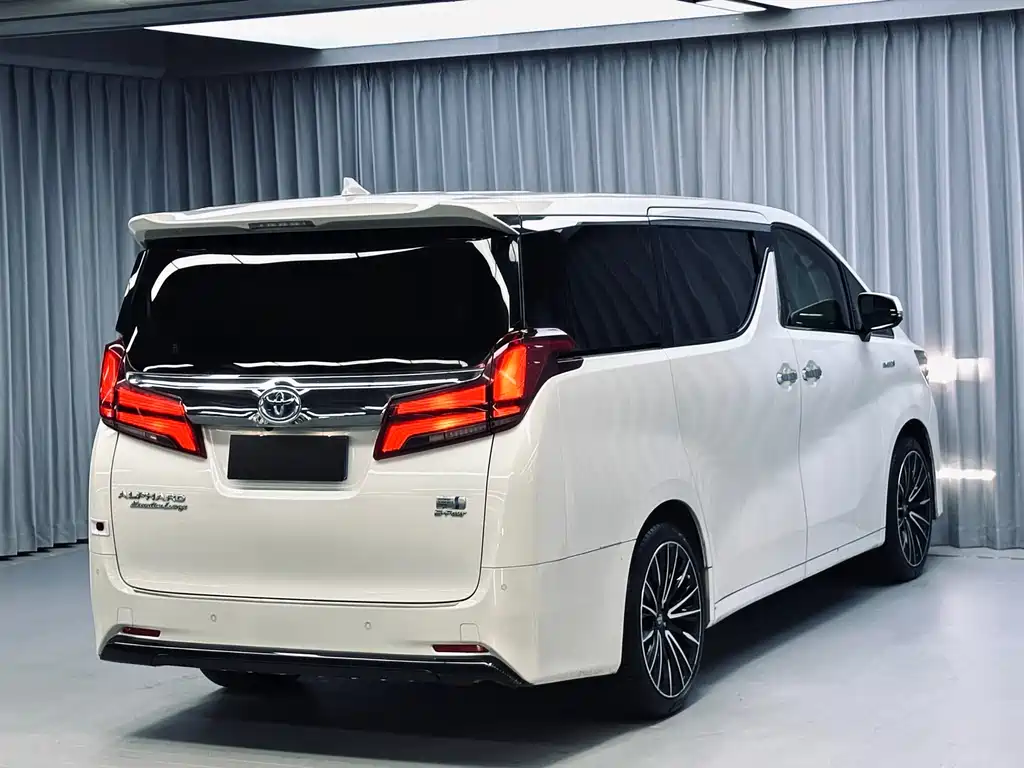 Toyota Alphard — миниатюра 7