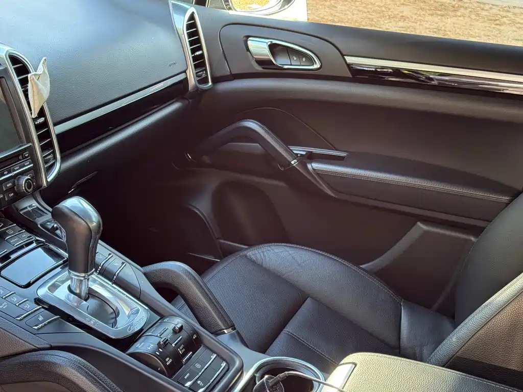 Porsche Cayenne — миниатюра 16