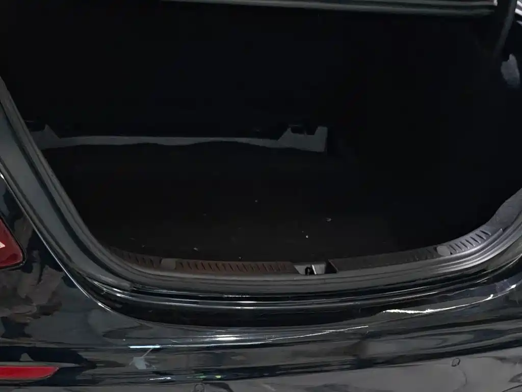 Mercedes-Benz E-Class — миниатюра 15