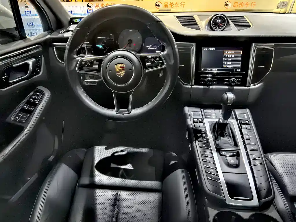 Porsche Macan — миниатюра 8