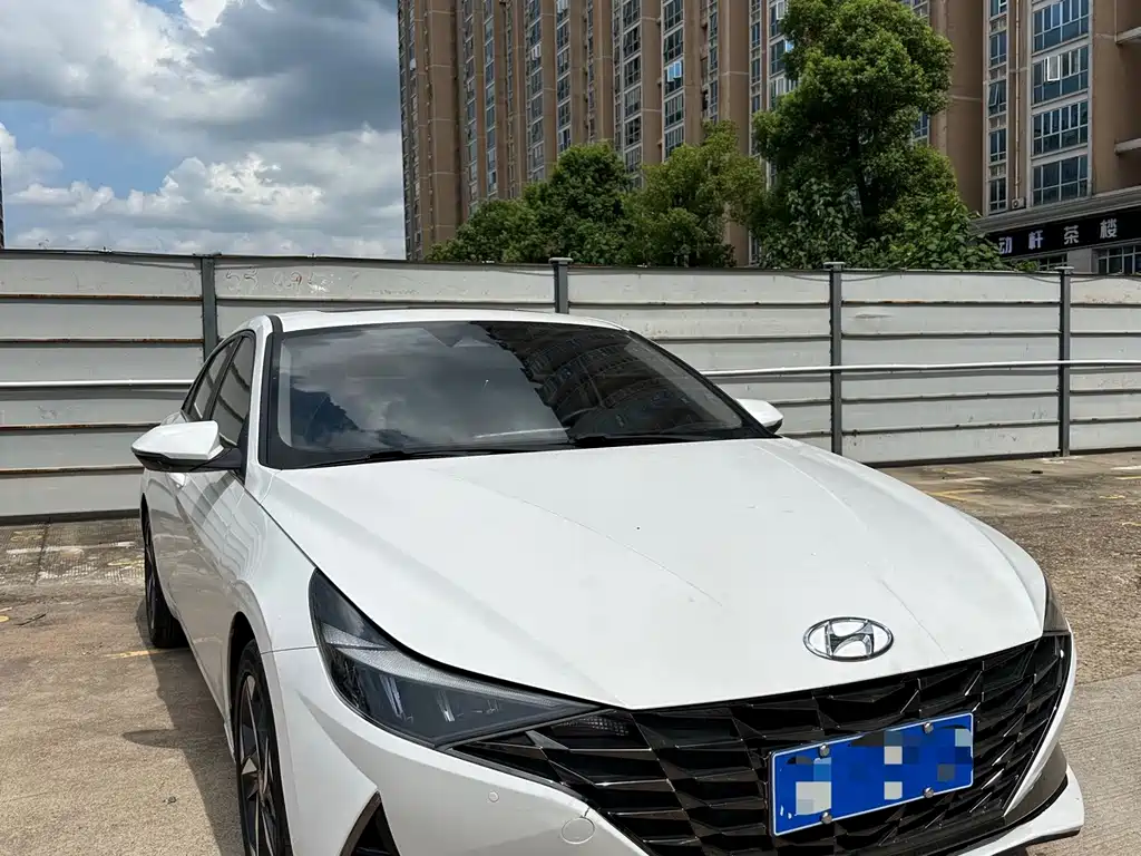 Hyundai Elantra — миниатюра 3
