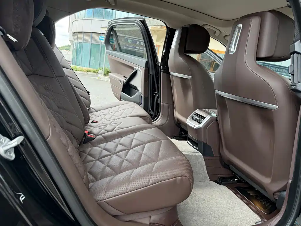 BMW i7 — миниатюра 13
