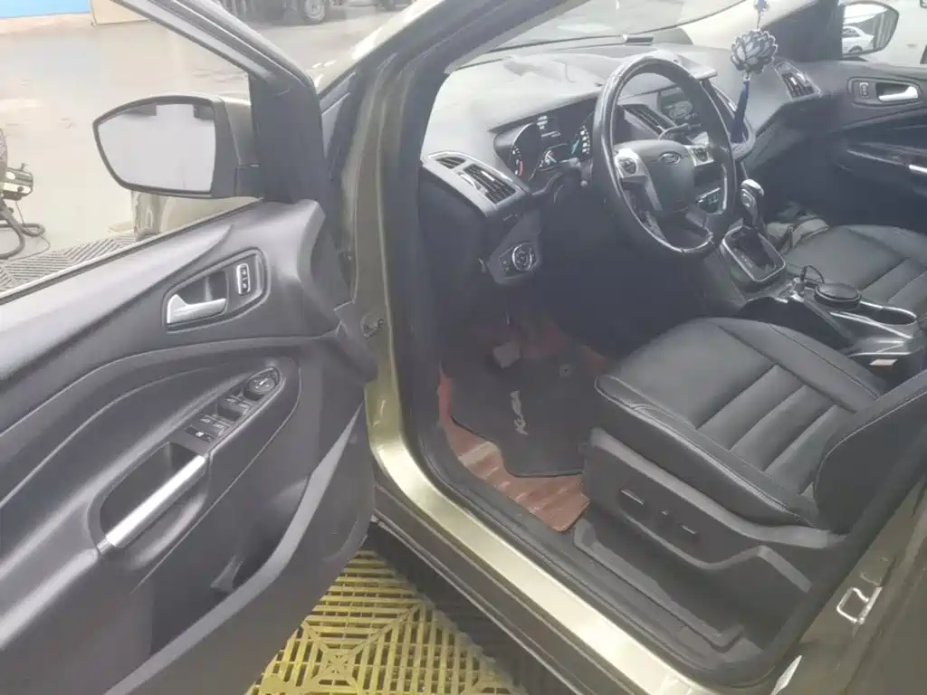 Ford Kuga — миниатюра 16
