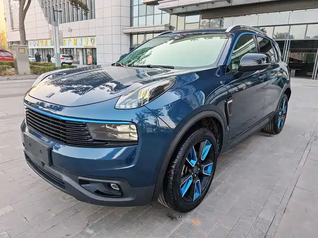 2019 Lynk & Co 01