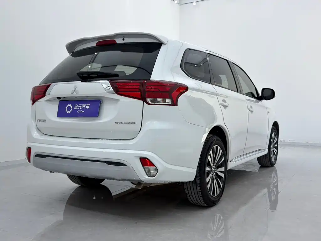 Mitsubishi Outlander — миниатюра 6