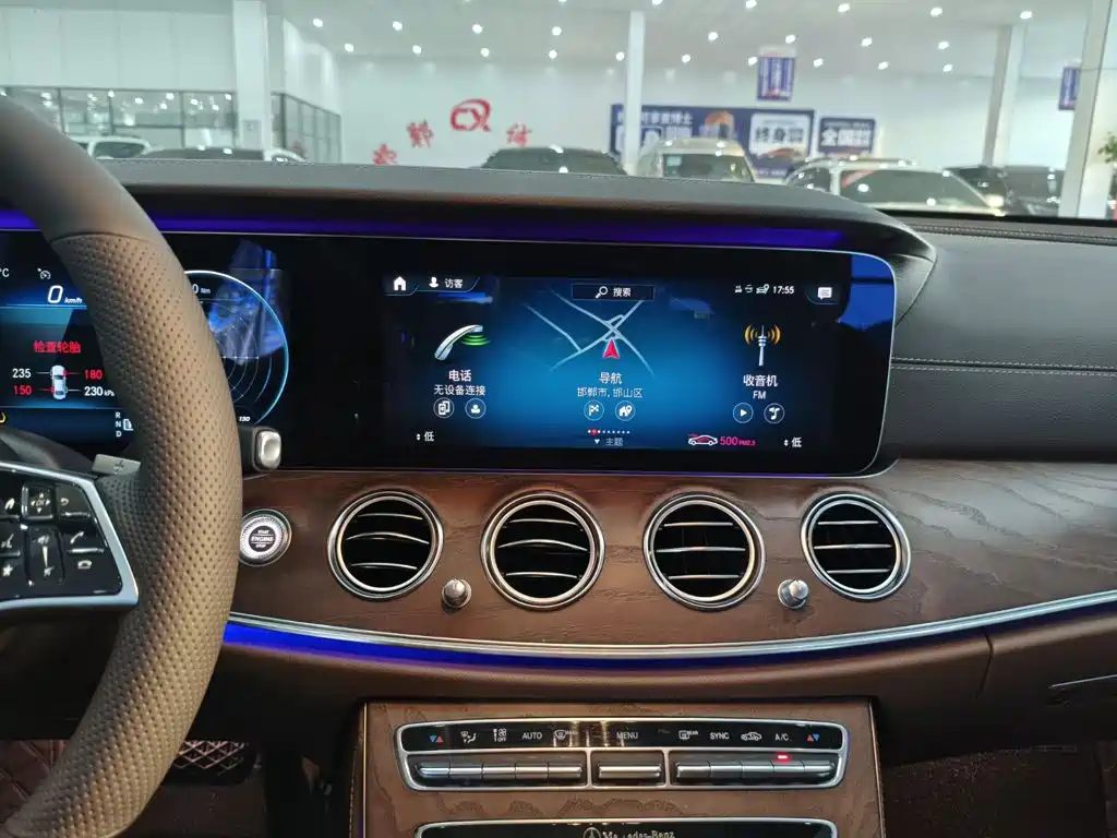 Mercedes-Benz E-Class — миниатюра 9