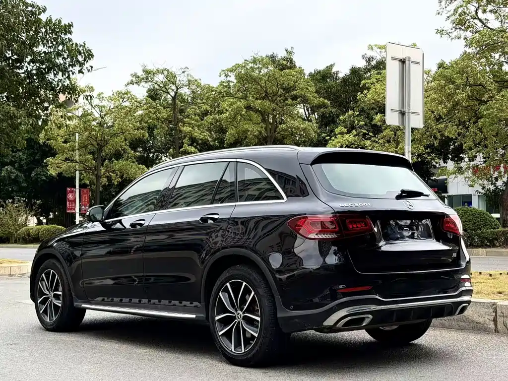 MERCEDES-BENZ GLC