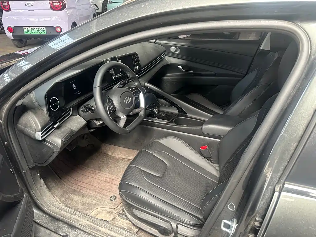 Hyundai Elantra — миниатюра 4