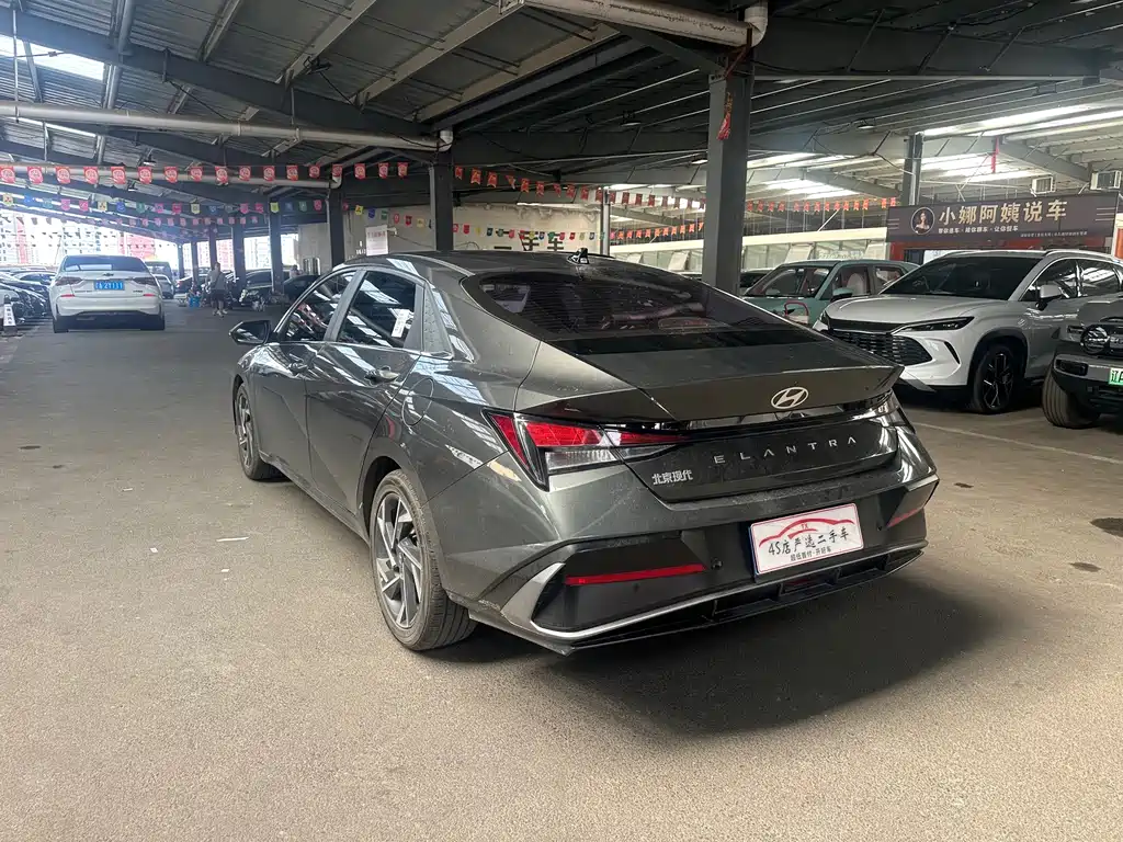 Hyundai Elantra — миниатюра 9
