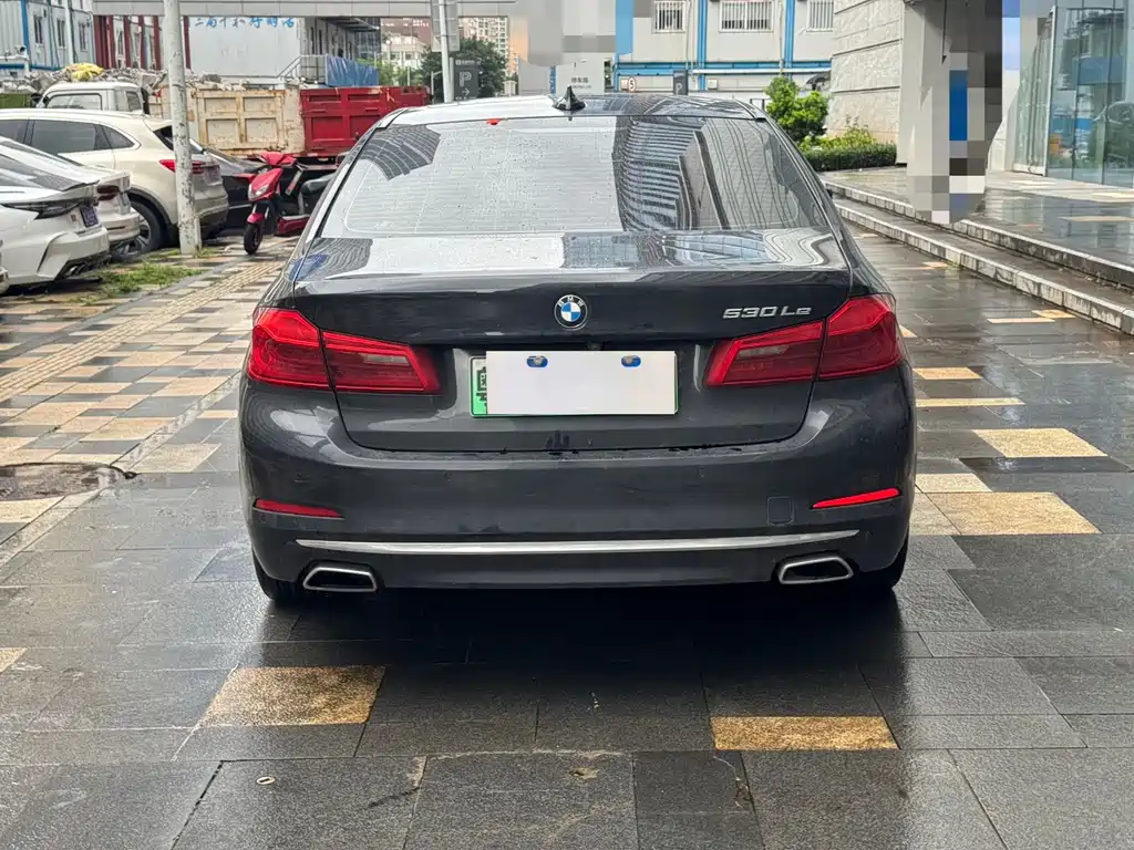 BMW 5 Series New Energy — миниатюра 9