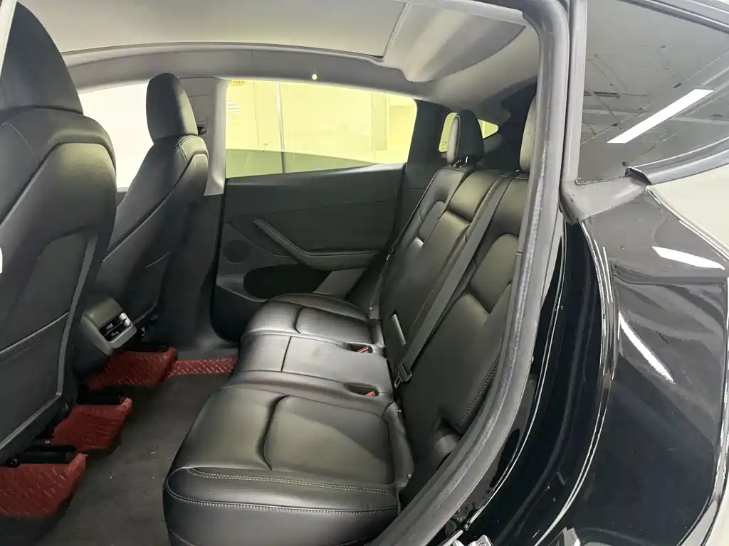 Tesla Model Y — миниатюра 14