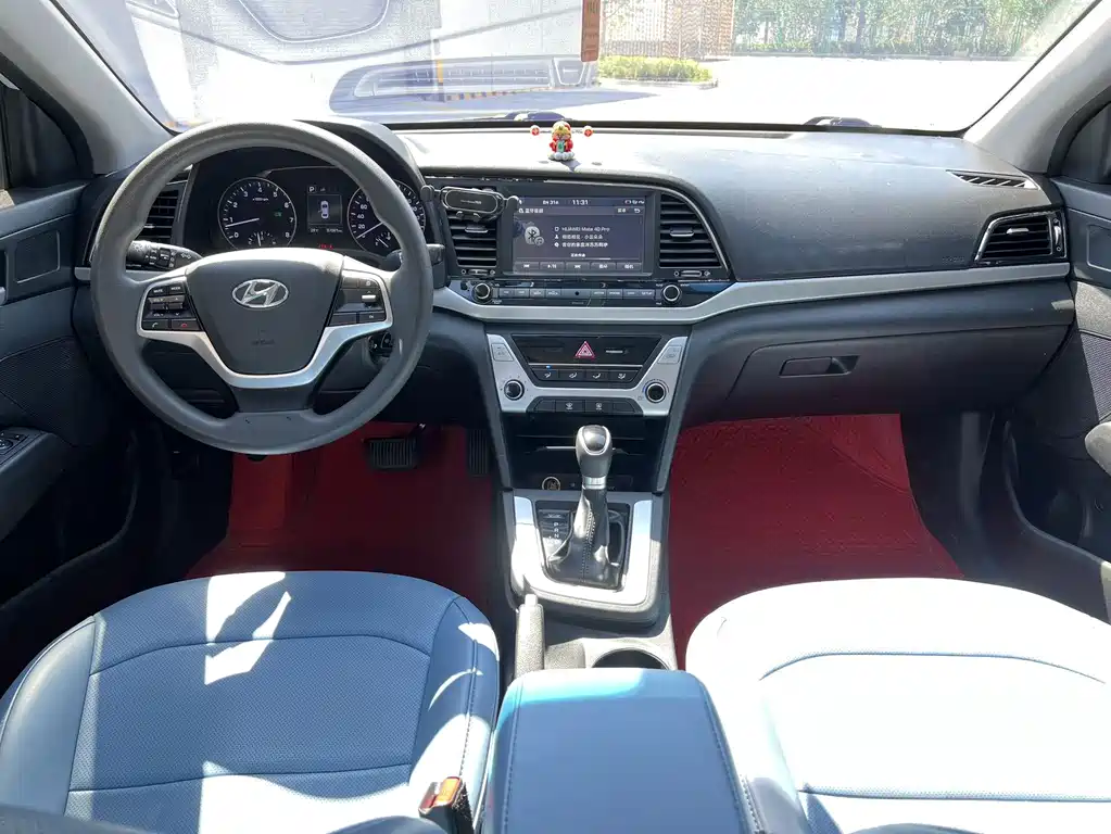 Hyundai Elantra — миниатюра 10