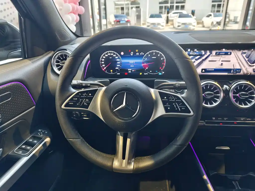 Mercedes-Benz GLB — миниатюра 8