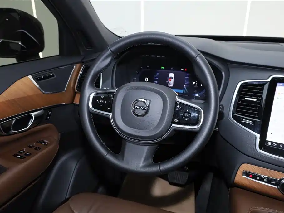 Volvo XC90 2024 B6 Luxury 7 мест